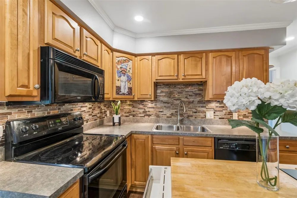 111 S LAUBER WAY #B Tampa, FL 33609