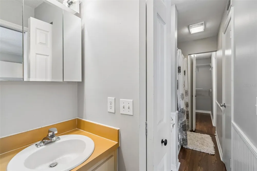 111 S LAUBER WAY #B Tampa, FL 33609