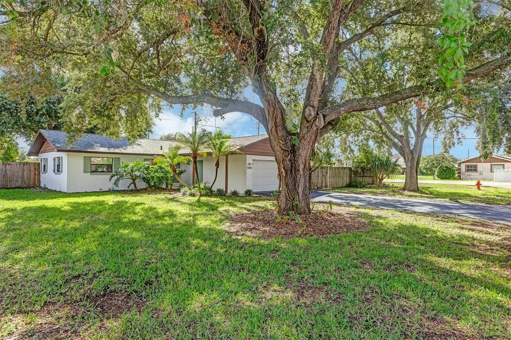 1402 CRYSTAL COURT Tavares, FL 32778