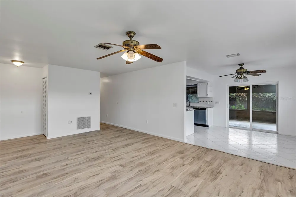 1402 CRYSTAL COURT Tavares, FL 32778