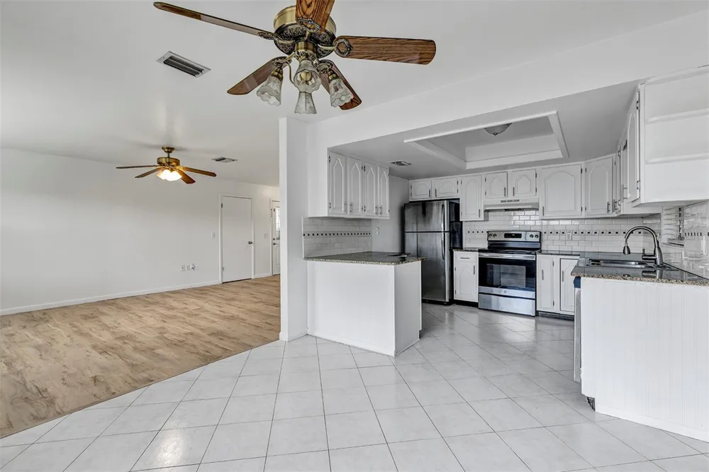 1402 CRYSTAL COURT Tavares, FL 32778