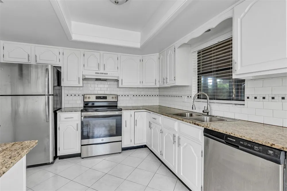 1402 CRYSTAL COURT Tavares, FL 32778