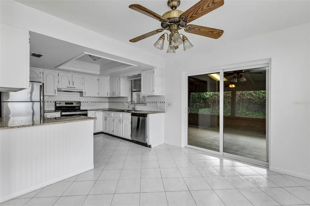 1402 CRYSTAL COURT Tavares, FL 32778