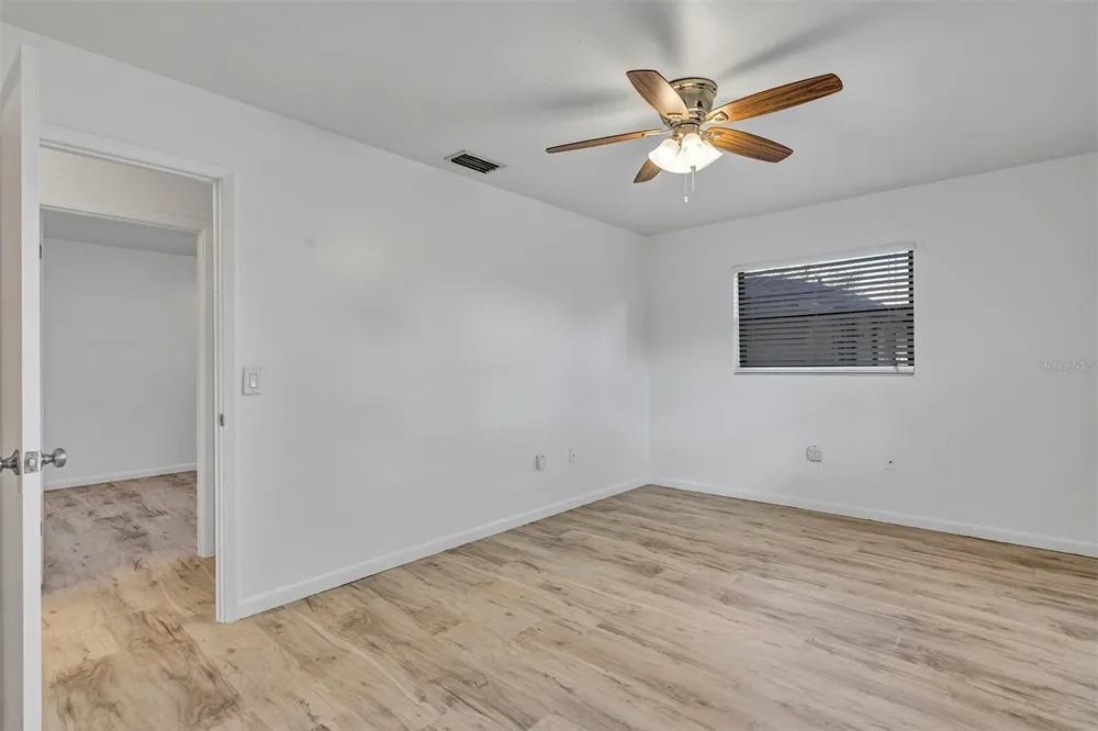 1402 CRYSTAL COURT Tavares, FL 32778
