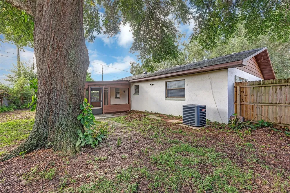 1402 CRYSTAL COURT Tavares, FL 32778