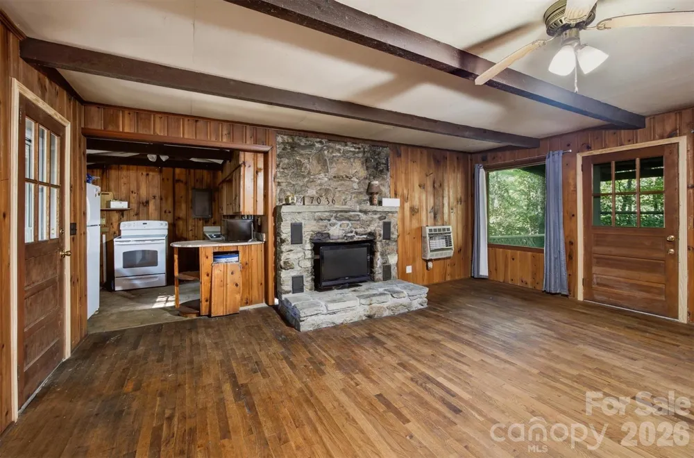 7036 Rhododendron Drive Newland, NC 28657