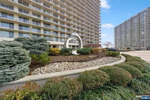 1530 Palisades Avenue 9G
