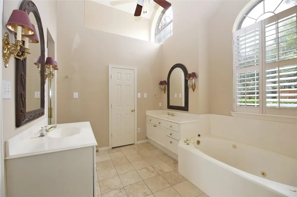 4124 Briarbend Road Dallas, TX 75287