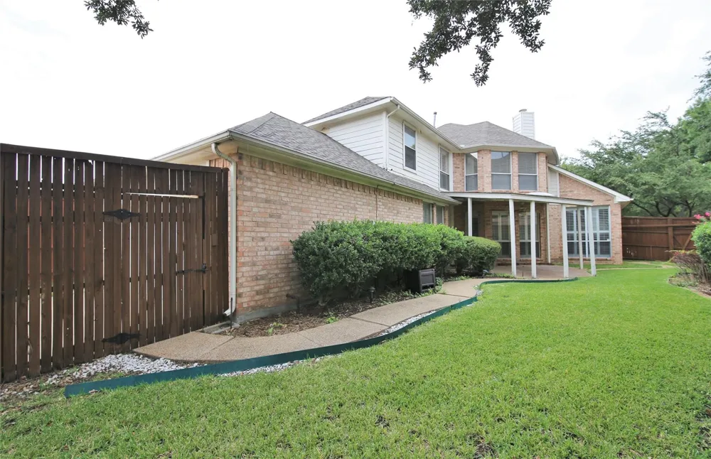 4124 Briarbend Road Dallas, TX 75287
