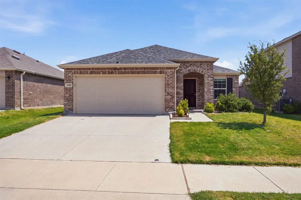 16028 Crews Avenue Haslet, TX 76052