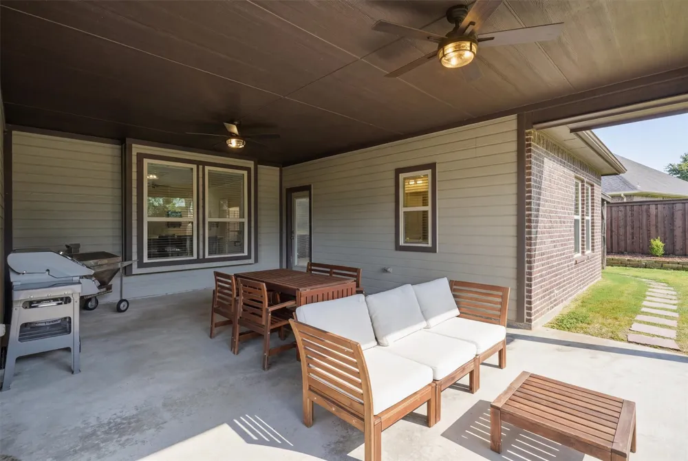 305 Delaware Street Burleson, TX 76028