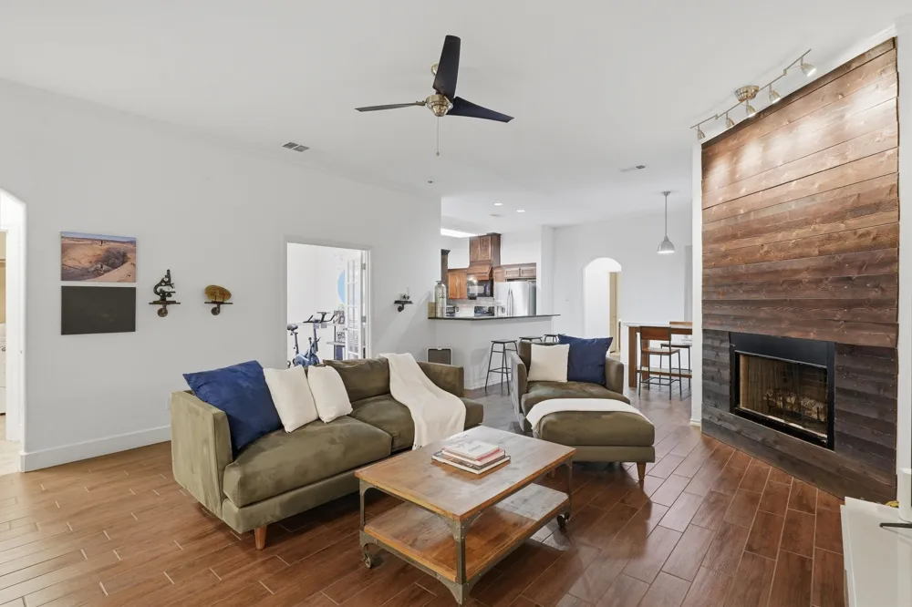 305 Delaware Street Burleson, TX 76028