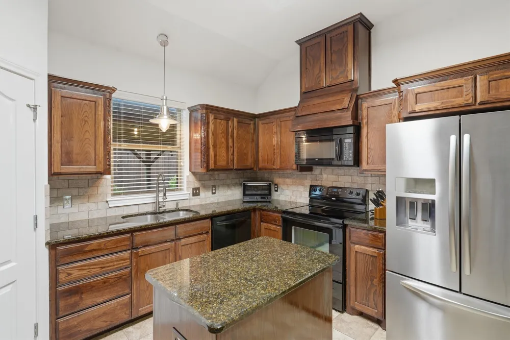 305 Delaware Street Burleson, TX 76028