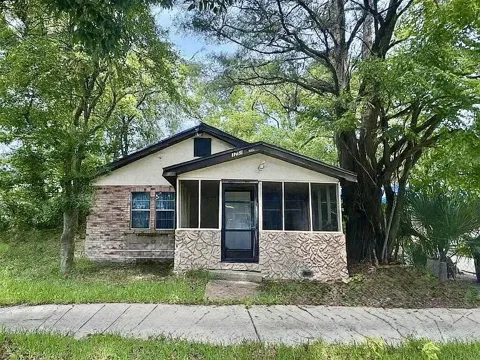 1751 W 20TH STREET