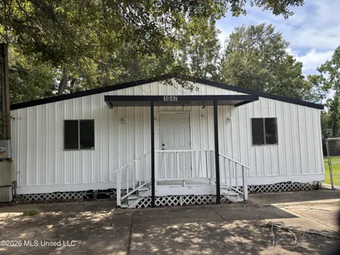 1017 De La Pointe Drive