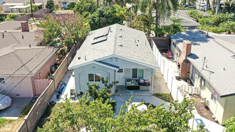 11812 Banner Garden Grove, CA 92843