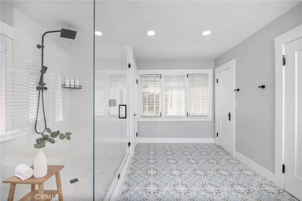 24 Lindero Long Beach, CA 90803