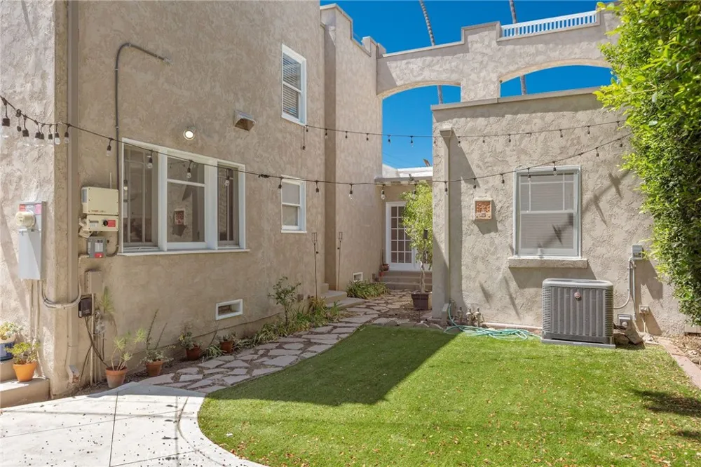 24 Lindero Long Beach, CA 90803