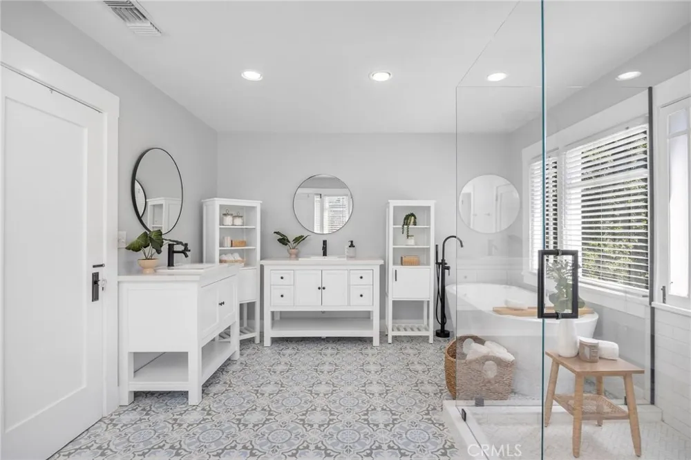 24 Lindero Long Beach, CA 90803