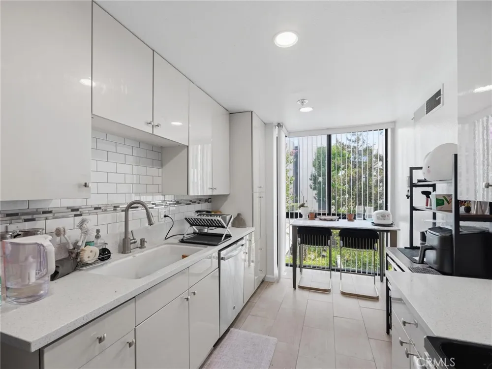 222 S Central Avenue #200 Los Angeles, CA 90012
