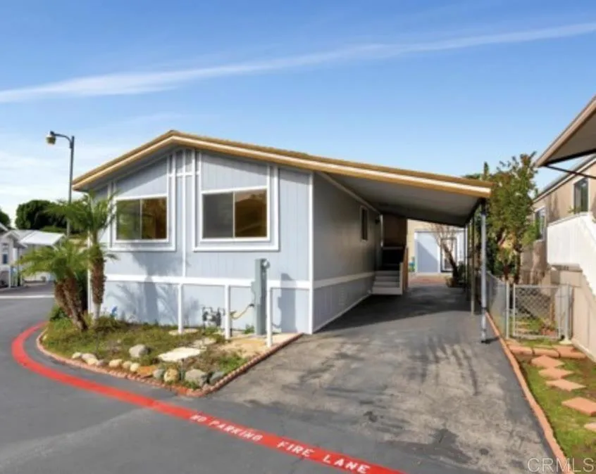 400 MELROSE DRIVE #22 Vista, CA 92083