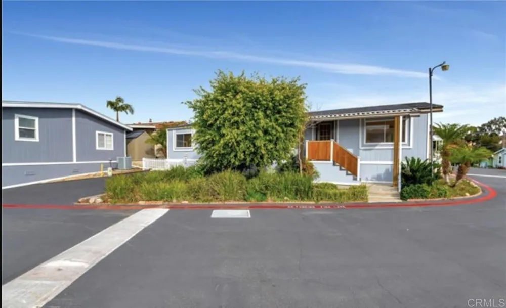 400 MELROSE DRIVE #22 Vista, CA 92083