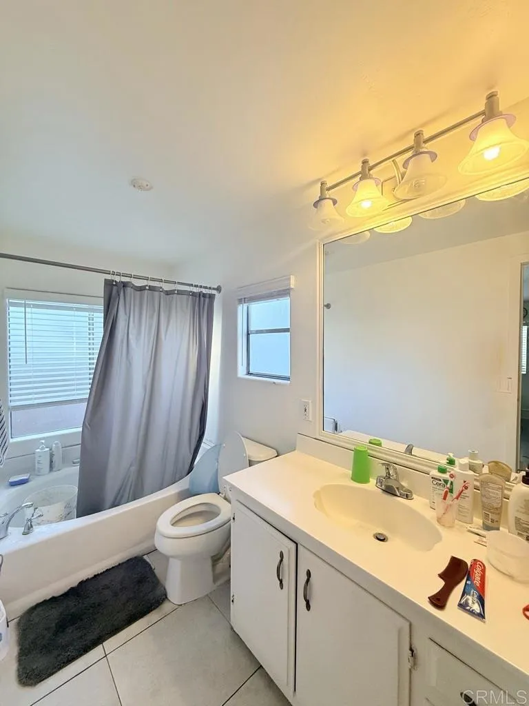 400 MELROSE DRIVE #22 Vista, CA 92083