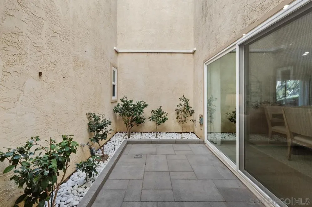 1728 Caminito Ardiente La Jolla, CA 92037