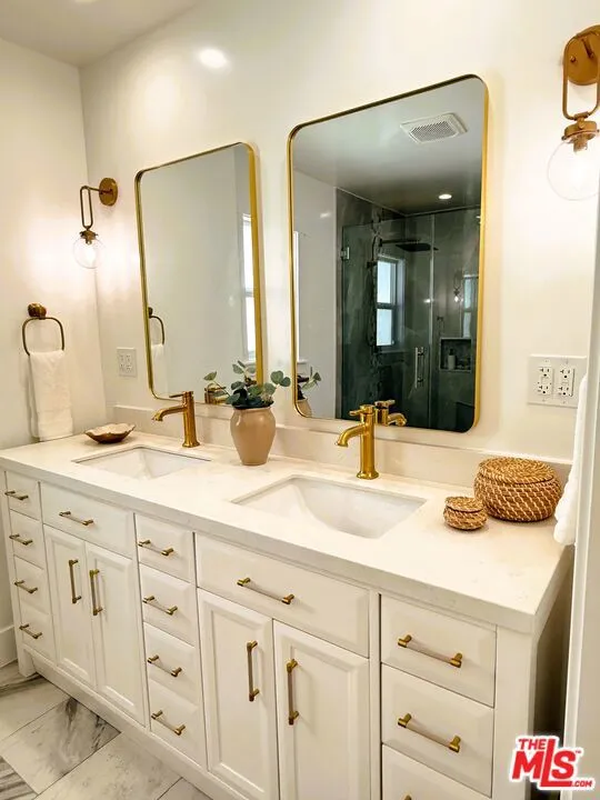 5873 W 74th Street Los Angeles, CA 90045