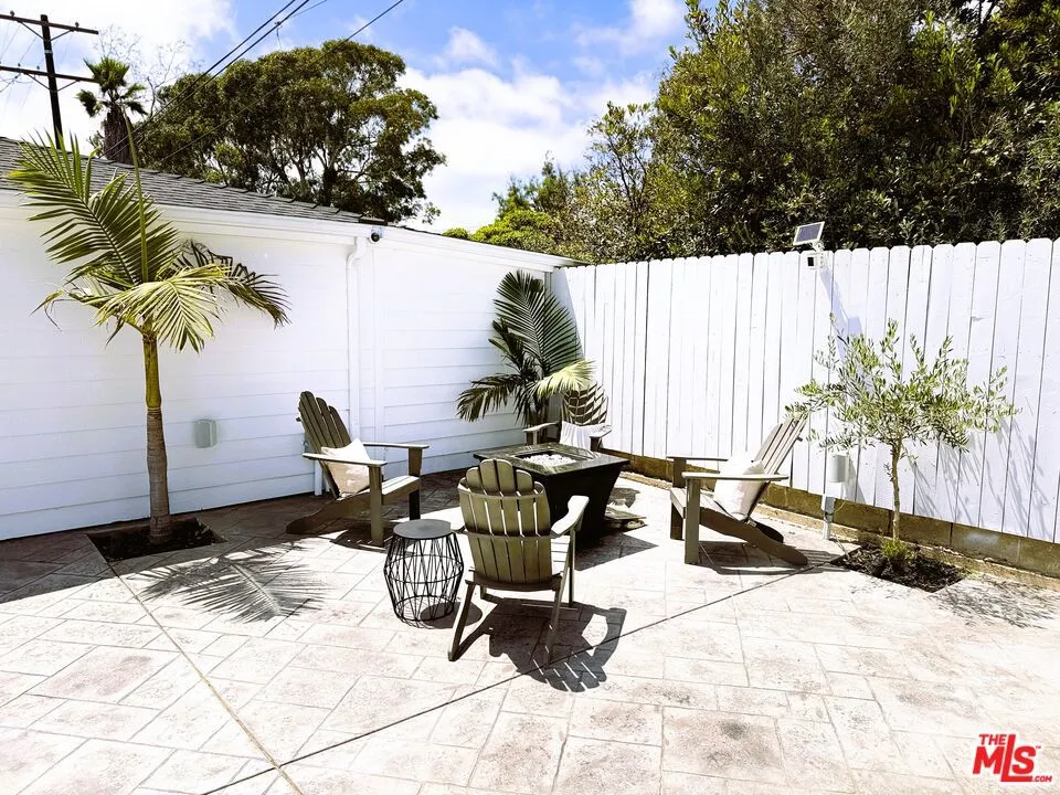 5873 W 74th Street Los Angeles, CA 90045