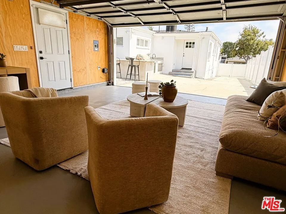 5873 W 74th Street Los Angeles, CA 90045