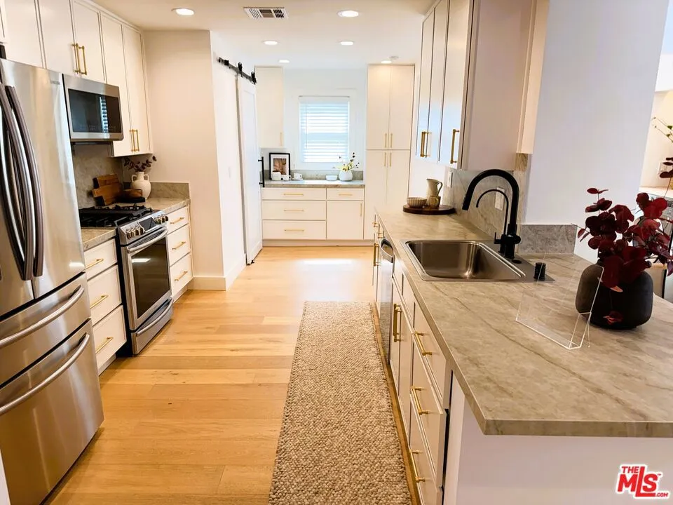 5873 W 74th Street Los Angeles, CA 90045