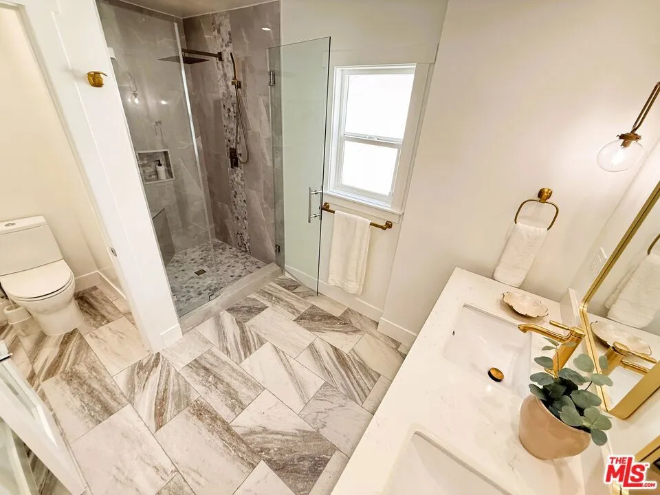5873 W 74th Street Los Angeles, CA 90045