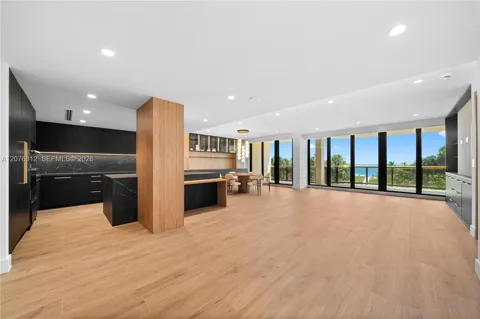 9999 Collins Ave #3F