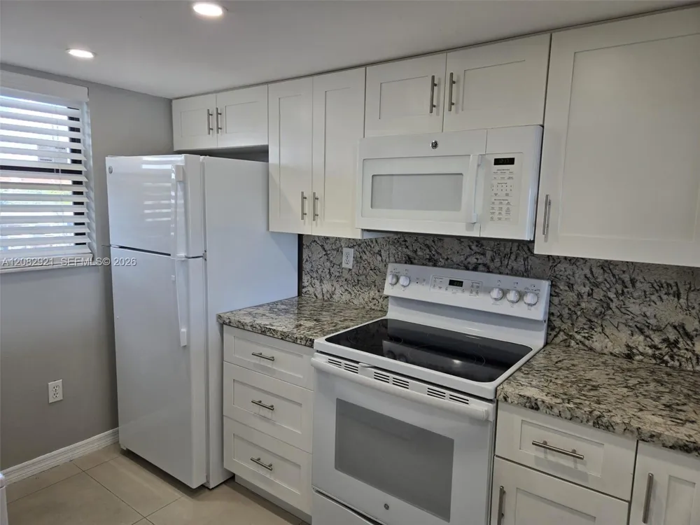 10290 NW 9th St Cir #409 Miami, FL 33172
