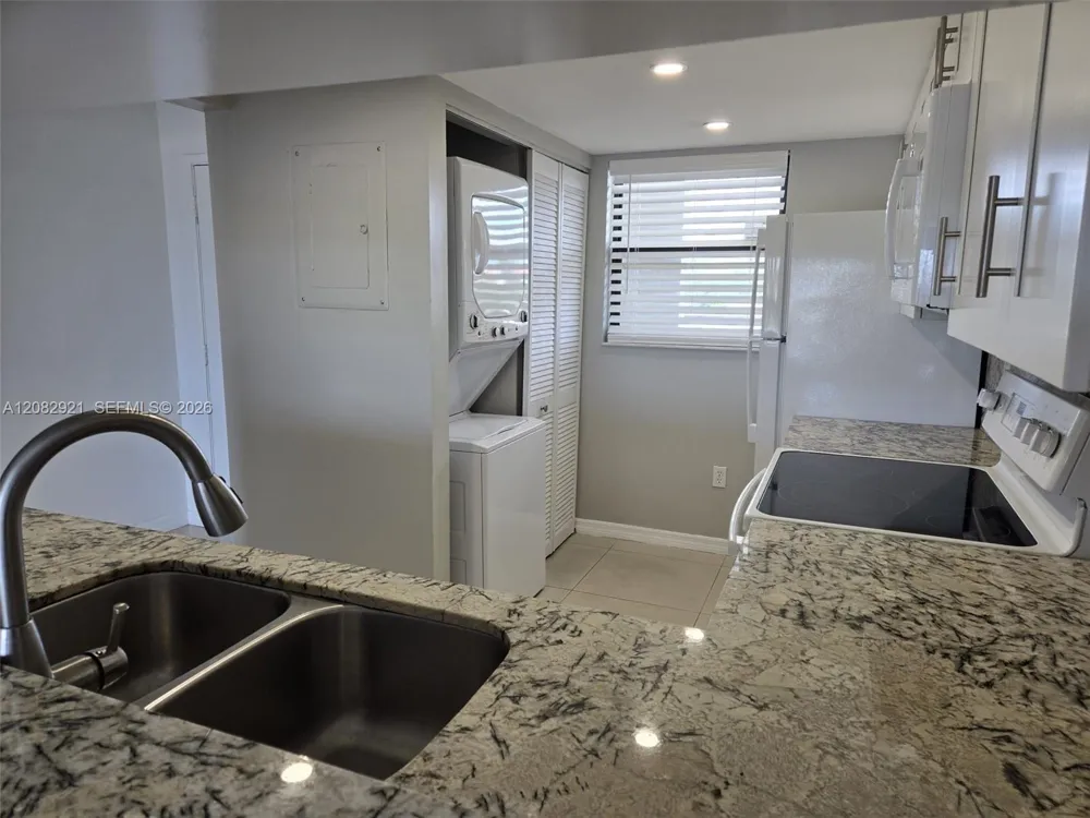 10290 NW 9th St Cir #409 Miami, FL 33172