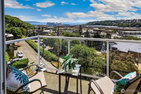 2221 Gilman Drive W #303