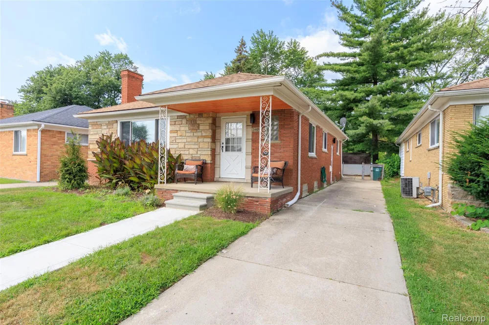 24091 Eastwood Street Oak Park City, MI 48237
