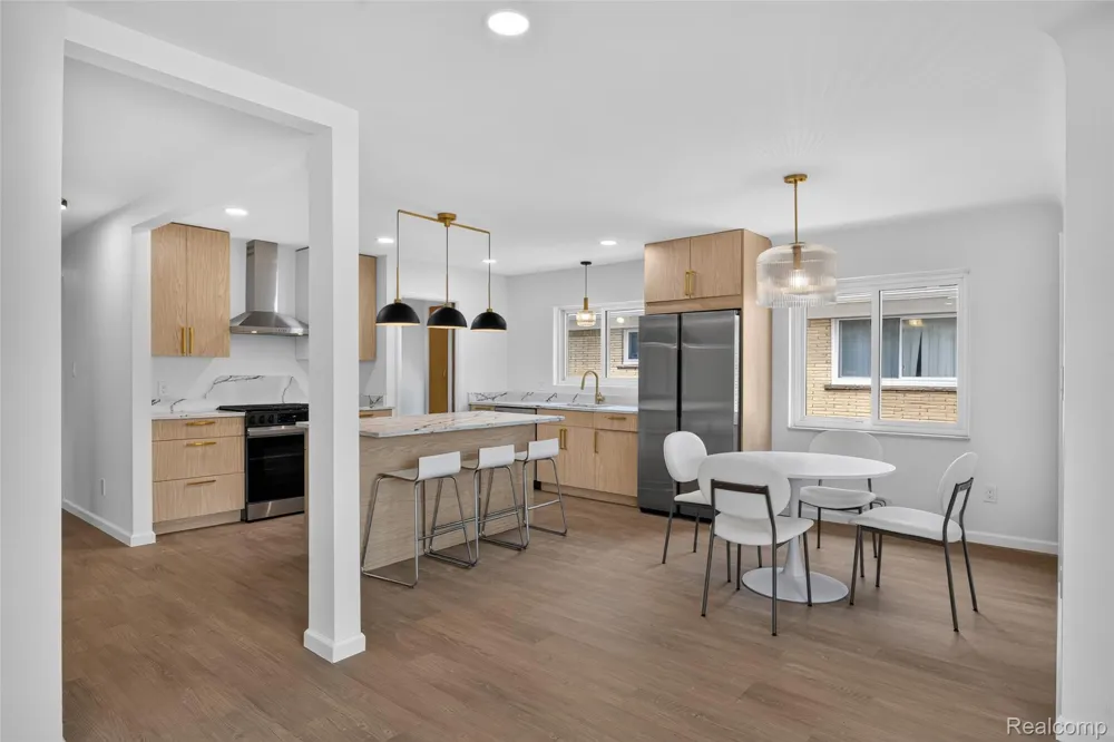 24091 Eastwood Street Oak Park City, MI 48237