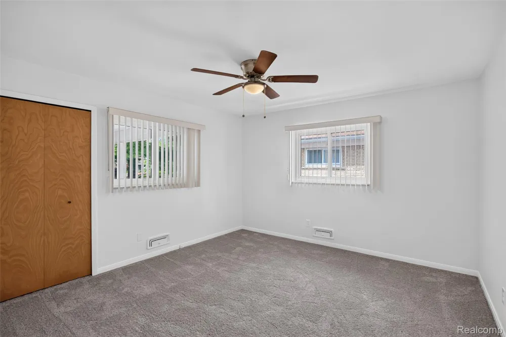 24091 Eastwood Street Oak Park City, MI 48237