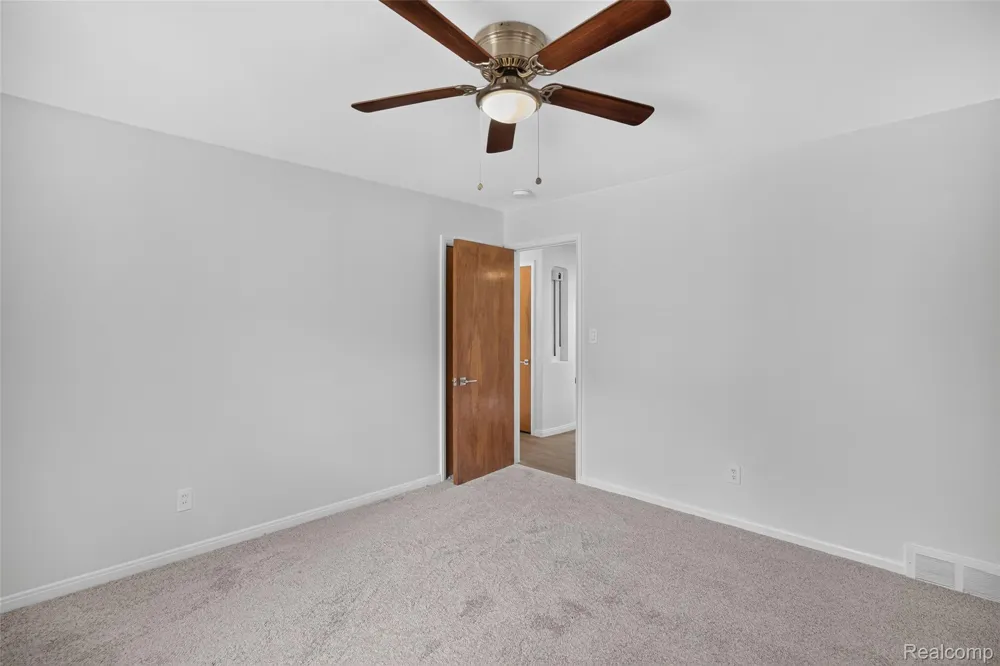 24091 Eastwood Street Oak Park City, MI 48237
