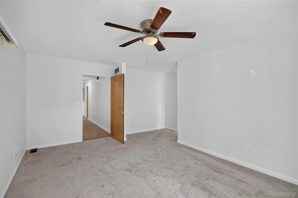 24091 Eastwood Street Oak Park City, MI 48237