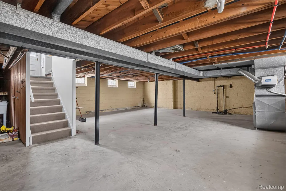 24091 Eastwood Street Oak Park City, MI 48237
