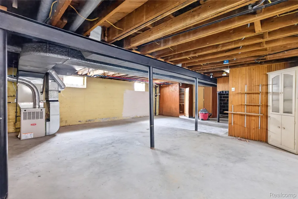 24091 Eastwood Street Oak Park City, MI 48237