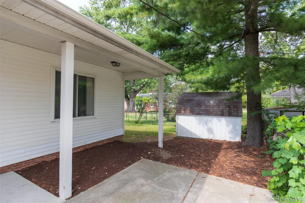24091 Eastwood Street Oak Park City, MI 48237