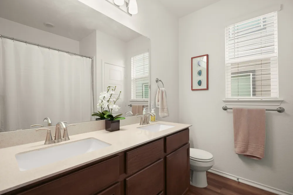 8213 Knoxville Trail Austin, TX 78744