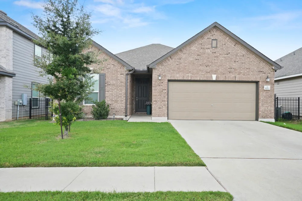 8213 Knoxville Trail Austin, TX 78744
