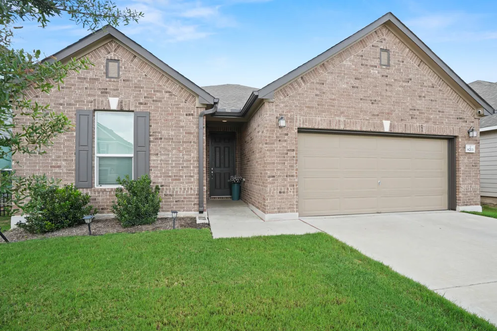 8213 Knoxville Trail Austin, TX 78744