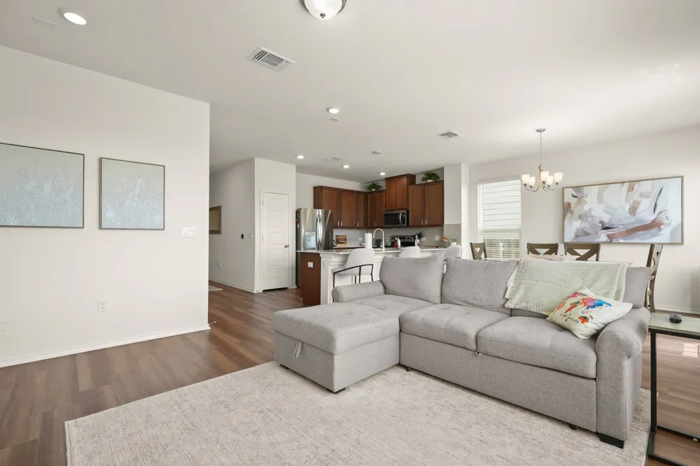 8213 Knoxville Trail Austin, TX 78744