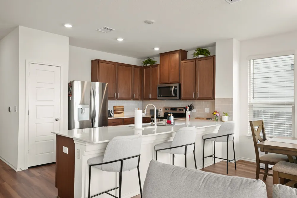 8213 Knoxville Trail Austin, TX 78744
